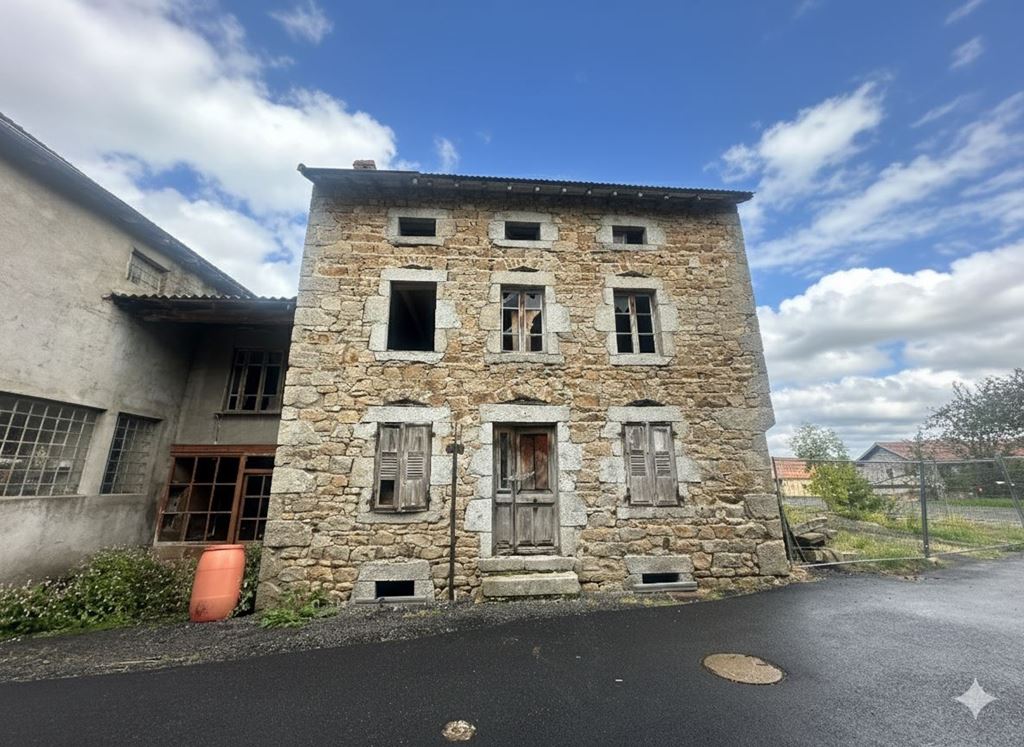 Maison BELLEVUE LA MONTAGNE 15900€ TEMPERE IMMOBILIER Maison BELLEVUE LA MONTAGNE 15900€ TEMPERE IMMOBILIER